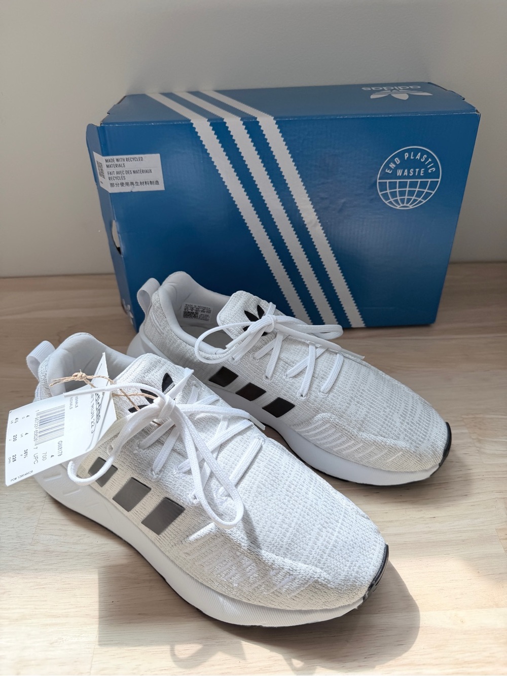 Adidas Swift Run 22 J Sneakers NWT With Box Size 4.5 US | Athleisure Minimalist
